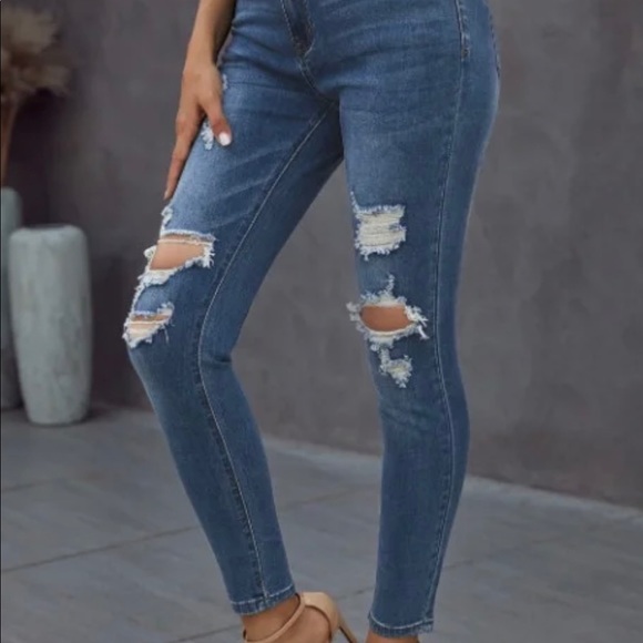 🎉HP Best in Jeans🎉 Distressed Skinny Jeans- * addt'l sizes added* - Picture 4 of 6